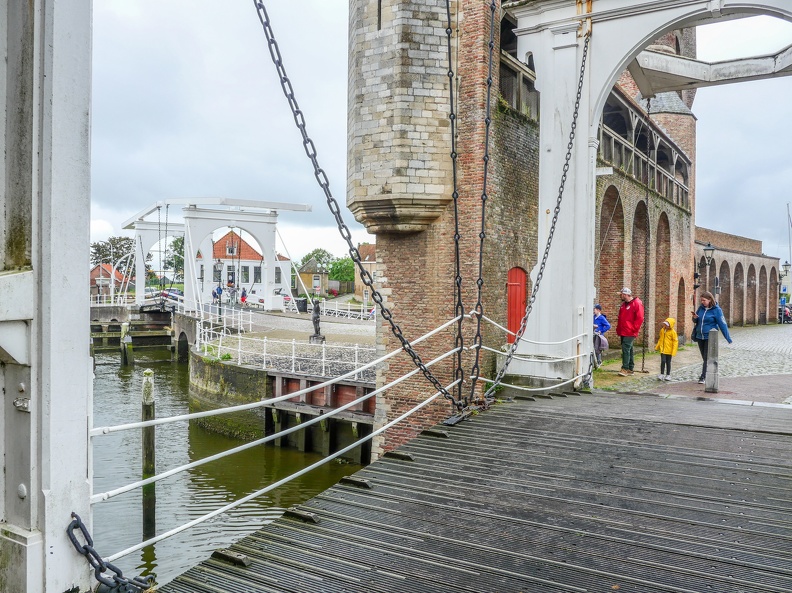 Dans un pays où l'eau est omniprésente, les Hollandais ont développé l'art de construire ponts, ponts-levis, passerelles (amovibles) et digues pour concilier les différents modes de communication et de transport CdCPays-Bas-19.jpg