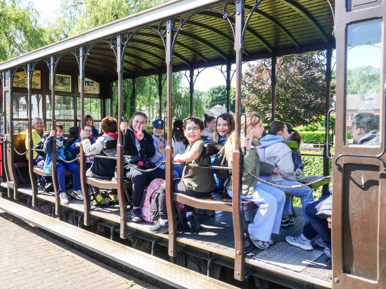 Han-sur-Lesse, pays de la brasserie de la Lesse et de sa bière la Chinette; la région attire de nombreux enfants avec leur classe ou leur famille pour visiter les Grottes de Han et le parc animalier qui le jouxte CdCBel-24.jpg