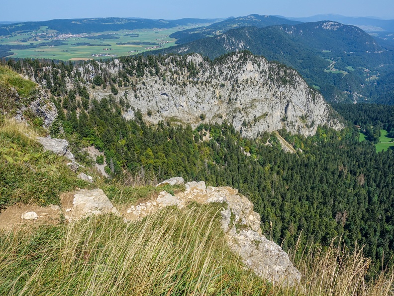 Entre la Suisse allemande et le Jura vaudois, nous faisons halte à Yvonand pour la nuit du 24 août; parking gratuit la nuit près de la gare DSC02383.jpg
