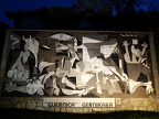 2017 Cap Sud 03 (151 visits) Le "Guernica" de Picasso à Guernica au nord de l'Espane en extérieur/nuit 2017 Cap Sud 03